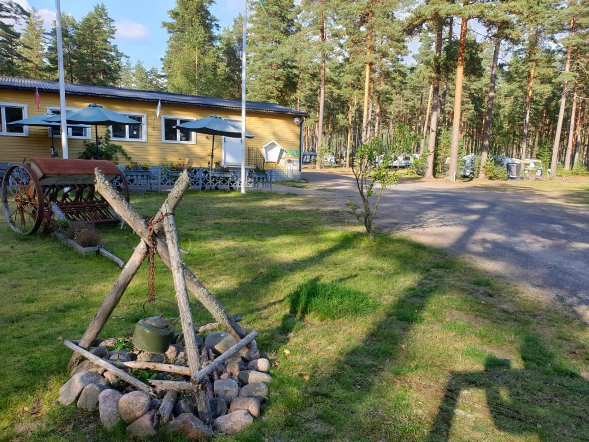 Hostel And Vandrarhem Lupin Naturcamping Lagom Gräsmark Exterior photo